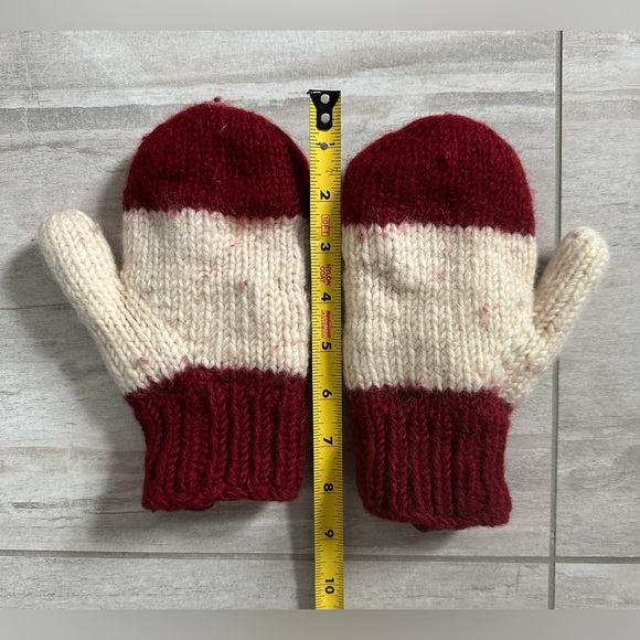 Mittens - Picture 5 of 6